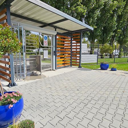 Dunajská Streda Harmonia Riva Apartman B11 מראה חיצוני תמונה