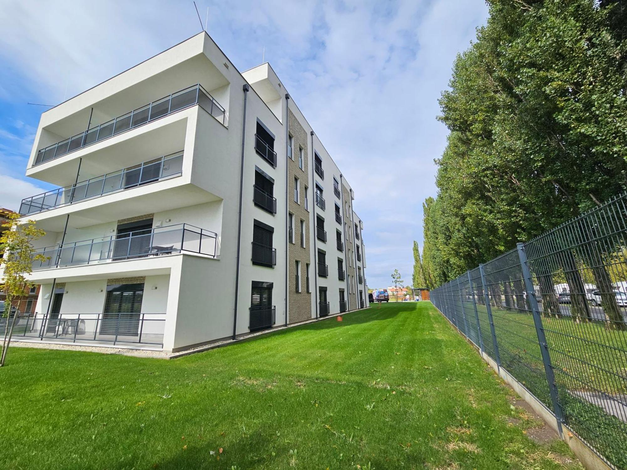 Dunajská Streda Harmonia Riva Apartman B11 מראה חיצוני תמונה