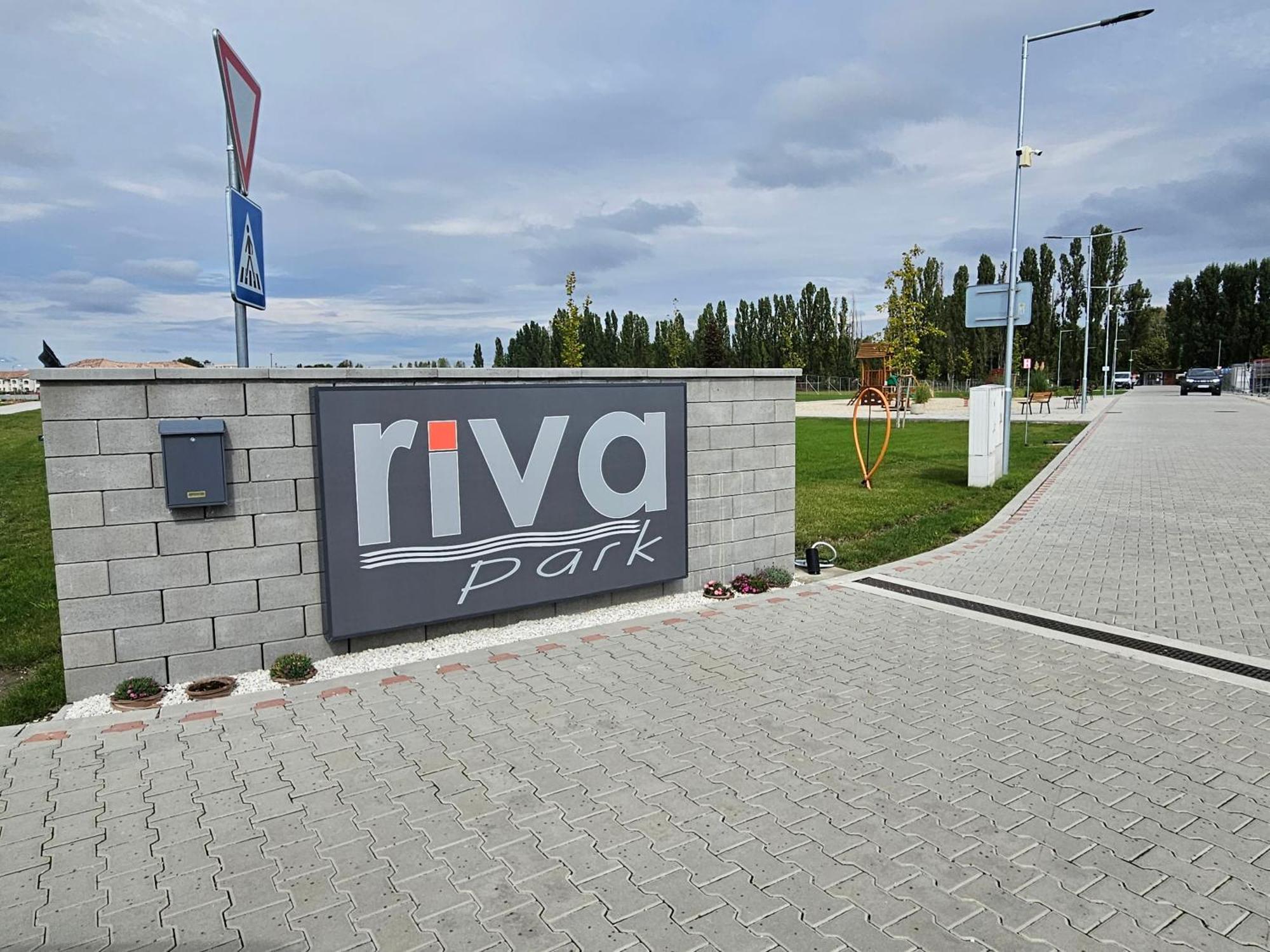 Dunajská Streda Harmonia Riva Apartman B11 מראה חיצוני תמונה